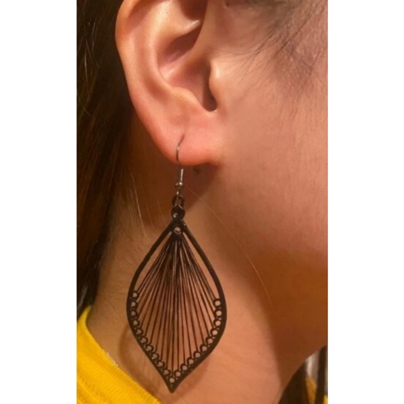Black Leaf Shaped Hollow Drop Dangle Earrings - Picture 5 of 5